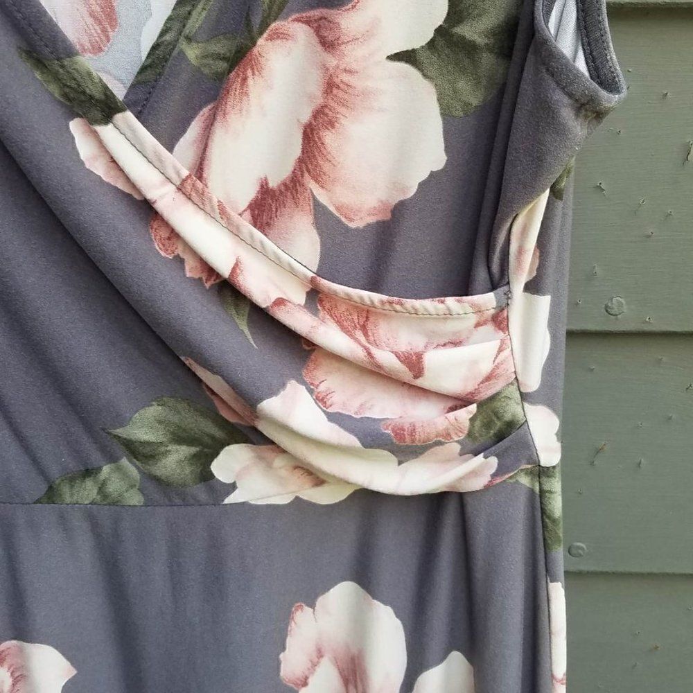Kaileigh Gray Pink Floral Faux Wrap Dress Size Medium - Picture 4 of 9